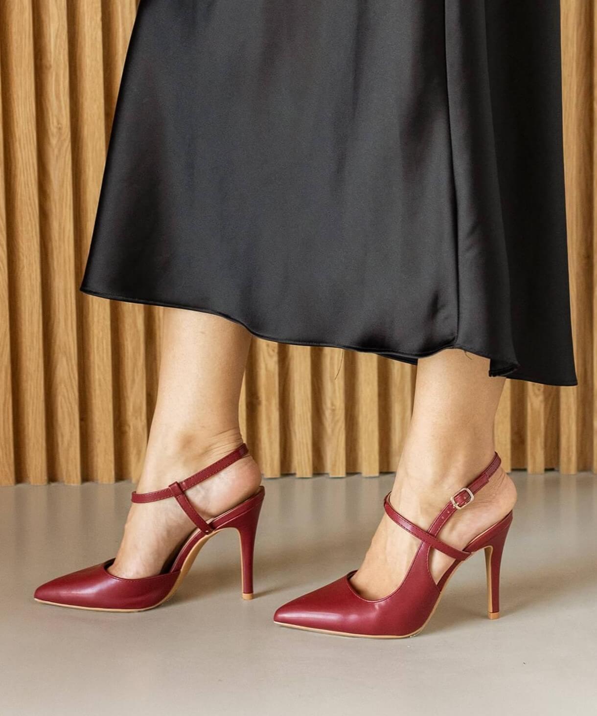 Imagen de colección tacones rojos de tiras al tobillo